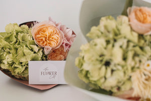 Open image in slideshow, Bouquets
